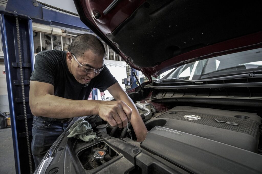 Services auto repair, oil change, oil, auto, shop, repair, work, motor, service, person, automobile, fix, maintenance, vehicle, car wallpapers, engine, automotive, change, garage, mechanic, man, car, worker, gray car, gray work, gray shopping, gray change, gray shop, gray garage, gray service